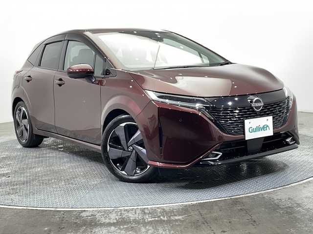 日産 オーラ G 栃木県 2022(令4)年 3.2万km バーガンディー 純正ナビ/(ワンセグTV/Bluetooth)/バックカメラ/全方位カメラ/エマージェンシーブレーキ/車線逸脱警報機能/後側方衝突防止/標識検知/コーナーセンサー/ビルトインETC/純正ドライブレコーダー/禁煙車/オートライト/LEDヘッドライト/横滑り防止装置/フォグランプ/スマートキー/プッシュスタート/アイドリングストップ/ステアリングスイッチ/革巻きステアリング/電動格納ミラー/純正17インチアルミホイール/純正フロアマット