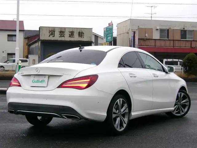 メルセデス・ベンツ ＣＬＡ２２０ 4MATIC 三重県 2018(平30)年 3.3万km 白 ♪走行32606Km/♪4WD/ターボ/アクティブブレーキアシスト/ブラインドスポットアシスト/レーンキープアシスト/アテンションアシスト/ディスタンスパイロットディストロニック/コーナーセンサー/スマートキー×2/プッシュスタート/黒革シート/前席シートヒーター/アイドリングストップ/純正メーカーナビ/・CD録音・USB・SD/・DVD再生・DTV/・Bluetoothオーディオ/・バックカメラ/ドライブレコーダー/純正18インチAW/LEDヘッドライト/リアフォグライト/オートライト/ウィンカーミラー/オートリトラクタブルミラー/革巻ステアリング/ステアリングスイッチ/パドルシフト/プライバシーガラス/フロアマット/ETC/サイド/カーテンエアバック