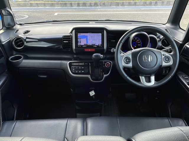 ホンダ Ｎ ＢＯＸ カスタム G ターボSSパッケージ 山口県 2014(平26)年 7.4万km スマートブラック SDナビ　【AVIC-RZ09】/フルセグTV/Bluetooth接続/ETC/クルーズコントロール/追従走行有り/スマートキー/プッシュスタート/バックカメラ/カーテンエアバック/LEDヘッドライト/チップアップシート/両側パワースライドドア/ドライブレコーダー
