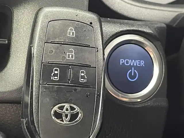 トヨタ シエンタ ハイブリッド Z 熊本県 2022(令4)年 1.4万km アーバンカーキ 禁煙車　/純正１０．５インチナビ（フルセグ・ＢＴ・ＵＳＢ）/全周囲カメラ　/社外前後クリアランスソナー　/ビルトインＥＴＣ　/両側パワースライドドア　/前後クリアランスソナー　　/トヨタセーフティーセンス/・プリクラッシュセーフティ/・ロードサインアシスト/・レーンディパーチャーアラート/・ブラインドスポットモニター/・リアクロストラフィックアラート/・レーダークルーズコントロール/横滑り防止/デジタルインナーミラー/天井サーキュレーター/ナノイーX/アクセサリーコンセント1500W/純正フロアマット/純正１５インチAW/オートライト/オートマチックハイビーム/LEDヘッドライト/スマートキー/プッシュスタート/保証書/取扱説明書
