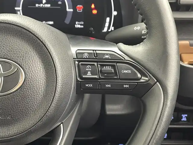 トヨタ シエンタ ハイブリッド Z 熊本県 2022(令4)年 1.4万km アーバンカーキ 禁煙車　/純正１０．５インチナビ（フルセグ・ＢＴ・ＵＳＢ）/全周囲カメラ　/社外前後クリアランスソナー　/ビルトインＥＴＣ　/両側パワースライドドア　/前後クリアランスソナー　　/トヨタセーフティーセンス/・プリクラッシュセーフティ/・ロードサインアシスト/・レーンディパーチャーアラート/・ブラインドスポットモニター/・リアクロストラフィックアラート/・レーダークルーズコントロール/横滑り防止/デジタルインナーミラー/天井サーキュレーター/ナノイーX/アクセサリーコンセント1500W/純正フロアマット/純正１５インチAW/オートライト/オートマチックハイビーム/LEDヘッドライト/スマートキー/プッシュスタート/保証書/取扱説明書