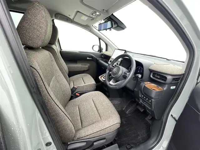 トヨタ シエンタ ハイブリッド Z 熊本県 2022(令4)年 1.4万km アーバンカーキ 禁煙車　/純正１０．５インチナビ（フルセグ・ＢＴ・ＵＳＢ）/全周囲カメラ　/社外前後クリアランスソナー　/ビルトインＥＴＣ　/両側パワースライドドア　/前後クリアランスソナー　　/トヨタセーフティーセンス/・プリクラッシュセーフティ/・ロードサインアシスト/・レーンディパーチャーアラート/・ブラインドスポットモニター/・リアクロストラフィックアラート/・レーダークルーズコントロール/横滑り防止/デジタルインナーミラー/天井サーキュレーター/ナノイーX/アクセサリーコンセント1500W/純正フロアマット/純正１５インチAW/オートライト/オートマチックハイビーム/LEDヘッドライト/スマートキー/プッシュスタート/保証書/取扱説明書