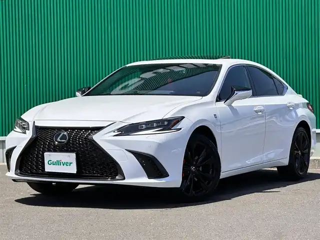 レクサス ＥＳ 300h Fスポーツ 宮城県 2024(令6)年 0.1万km ホワイトノーヴァガラスフレーク パノラミックビューモニターセット/・パノラミックビューモニター/・パーキングサポートブレーキ（後方歩行者）/「LEXUS」ロゴ入りオレンジブレーキキャリパー/デジタルインナーミラー/カラーヘッドアップディスプレイ/ワイヤレス充電/＝＝＝/セーフティシステムプラス/・プリクラッシュセーフティ/・レーントレーシングアシスト/・アダプティブハイビーム委ステム/・レーダークルーズコントロール/・ロードサインアシスト/・先行車発進告知機能/・ドライバー異常時対応システム/ブラインドスポットモニター/パーキングサポートブレーキ（静止物/後方接近車両）/12.3インチディスプレイオーディオプラス/・ナビ機能/・Bluetooth/・フルセグTV/・AppleCar/AndroidAuto/ETC2.0/ドライブレコーダー/パワートランクリッド/レザーシート/シートヒーター/ベンチレーション/パワーシート（D席メモリー機能付）/ステアリングヒーター/3眼LEDヘッドランプ/電動パーキングブレーキ/ブレーキホールド/電動サンシェード(リア)