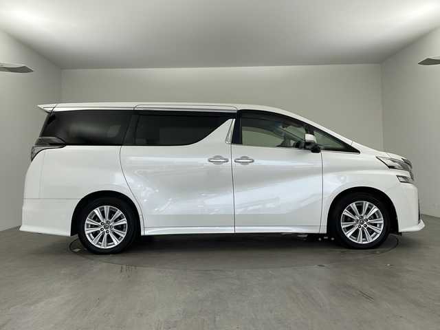 トヨタ ヴェルファイア Z Aエディション 兵庫県 2015(平27)年 4.8万km ホワイトパールクリスタルシャイン ・純正9インチナビ/CD/DVD/TV/BT/SD/・バックカメラ/・ビルトインETC/・純正リアフリップダウンモニター/・クルーズコントロール/・ドライブレコーダー/・両側パワースライドドア/・純正18インチアルミホイール/・LEDヘッドライト/・オートライト/・革巻きステアリング/・ステアリングスイッチ/・スマートキー/・プッシュスタート/・純正フロアマット/・ドアバイザー/・カーテンエアバック/・クリアランスソナー/・nanoeエアコン