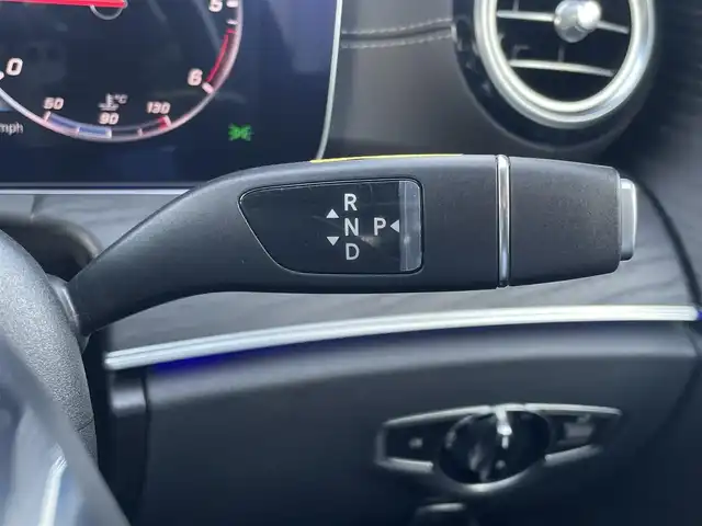 メルセデス・ベンツ Ｍ・ベンツ Ｅ２２０ｄ SWアバンギャルド AMGライン 東京都 2019(令1)年 5万km 白 パノラマＳＲ/ＲＳＰ/純正ナビ/フルセグ/３６０°カメラ/レザーシート/シートヒーター/パワーシート/ＡｐｐｌｅＣａｒＰｌａｙ/ＡｎｄｏｒｏｉｄＡｕｔｏ/マルチビームＬＥＤ/ＡＨＢ/純正１９ＡＷ