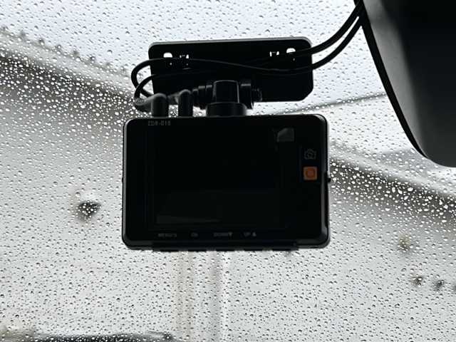 トヨタ ルーミー カスタムG 千葉県 2020(令2)年 1.2万km パールホワイトⅢ ＴＲＤエアロ　外マフラー　１４アルミホイール　ＬＥＤライト　オートライト　ナビＮＳＣＮ－Ｗ６８　バックカメラ　クルコン　シートヒーター　両側パワースライドドア　スマートアシスト ETC スマートキー