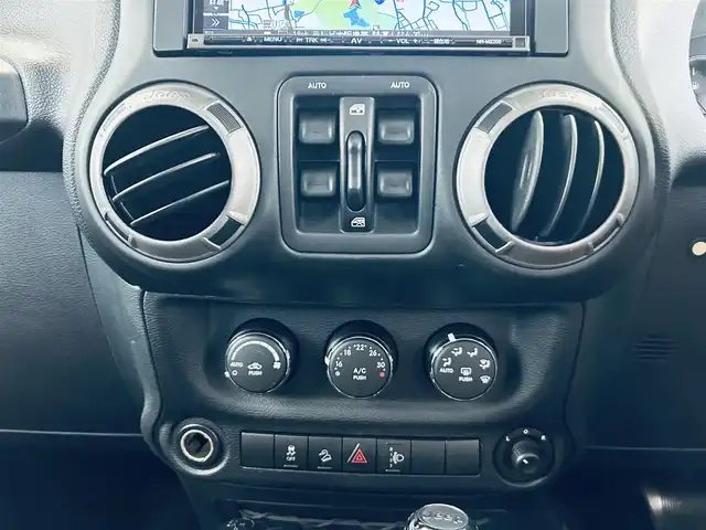 クライスラー・ジープ ジープ ラングラー アンリミテッド ナビエディション 大阪府 2017(平29)年 2.8万km ブライトホワイト 400台限定車/ナビ/TV/バック・サイドカメラ/ETC/ドラレコ/クルコン/純正18インチAW/Bluetooth