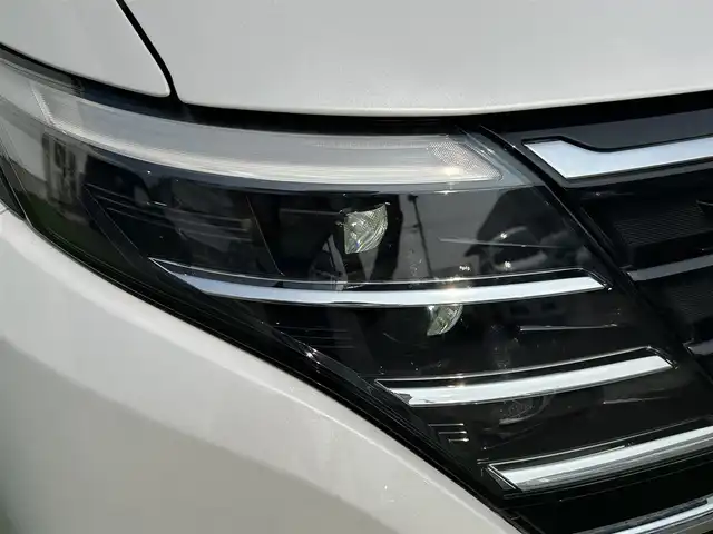 日産 セレナ e－パワー ハイウェイスター V 香川県 2023(令5)年 2.8万km パールⅡ 純正9インチメモリーナビ/→AM/FM/Bluetooth/フルセグTV/デジタルインナーミラー/ブラインドスポットモニター/アラウンドビューモニター/プロパイロット/フリップダウンモニター/ステアリングスイッチ/レーンキープアシスト/衝突軽減ブレーキ/両側パワースライドドア/ドライブレコーダー/ETC/革巻きステアリング/プッシュスタート/コーナーセンサー/スマートキー/LEDヘッドライト