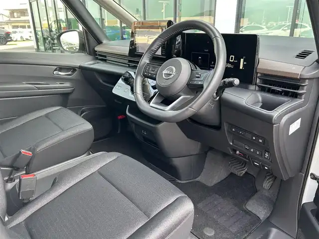 日産 セレナ e－パワー ハイウェイスター V 香川県 2023(令5)年 2.8万km パールⅡ 純正9インチメモリーナビ/→AM/FM/Bluetooth/フルセグTV/デジタルインナーミラー/ブラインドスポットモニター/アラウンドビューモニター/プロパイロット/フリップダウンモニター/ステアリングスイッチ/レーンキープアシスト/衝突軽減ブレーキ/両側パワースライドドア/ドライブレコーダー/ETC/革巻きステアリング/プッシュスタート/コーナーセンサー/スマートキー/LEDヘッドライト