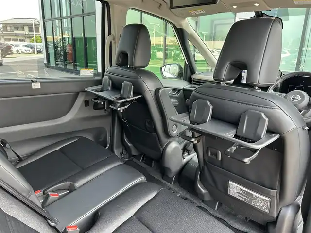 日産 セレナ e－パワー ハイウェイスター V 香川県 2023(令5)年 2.8万km パールⅡ 純正9インチメモリーナビ/→AM/FM/Bluetooth/フルセグTV/デジタルインナーミラー/ブラインドスポットモニター/アラウンドビューモニター/プロパイロット/フリップダウンモニター/ステアリングスイッチ/レーンキープアシスト/衝突軽減ブレーキ/両側パワースライドドア/ドライブレコーダー/ETC/革巻きステアリング/プッシュスタート/コーナーセンサー/スマートキー/LEDヘッドライト
