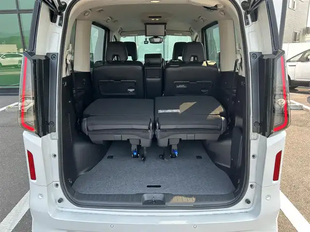日産 セレナ e－パワー ハイウェイスター V 香川県 2023(令5)年 2.8万km パールⅡ 純正9インチメモリーナビ/→AM/FM/Bluetooth/フルセグTV/デジタルインナーミラー/ブラインドスポットモニター/アラウンドビューモニター/プロパイロット/フリップダウンモニター/ステアリングスイッチ/レーンキープアシスト/衝突軽減ブレーキ/両側パワースライドドア/ドライブレコーダー/ETC/革巻きステアリング/プッシュスタート/コーナーセンサー/スマートキー/LEDヘッドライト