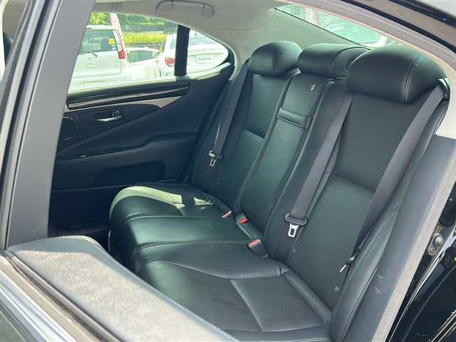 レクサス ＬＳ 460 バージョンC Iパッケージ 愛知県 2014(平26)年 14.7万km ブラック /禁煙車//サンルーフ//メーカー12.3インチHDDナビ//フルセグTV//Bluetooth//CD・DVD//USB・AUX//ビルトインETC//バックカメラ//レーダークルーズコントロール//クリアランスソナー//黒本革シート//D/N席パワーシート（メモリ付き）//D/N席シートヒーター//前席ベンチレーション//ステアリングヒーター//リア電動サンシェード//電動パーキング//ブレーキホールド//3眼LEDオートライト//アダプティブハイビーム//コンビハンドル//純正１８インチアルミ//走行モード切替//純正フロアマット//取扱説明書/新車保証書//スペアキー