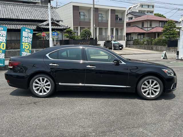 レクサス ＬＳ 460 バージョンC Iパッケージ 愛知県 2014(平26)年 14.7万km ブラック /禁煙車//サンルーフ//メーカー12.3インチHDDナビ//フルセグTV//Bluetooth//CD・DVD//USB・AUX//ビルトインETC//バックカメラ//レーダークルーズコントロール//クリアランスソナー//黒本革シート//D/N席パワーシート（メモリ付き）//D/N席シートヒーター//前席ベンチレーション//ステアリングヒーター//リア電動サンシェード//電動パーキング//ブレーキホールド//3眼LEDオートライト//アダプティブハイビーム//コンビハンドル//純正１８インチアルミ//走行モード切替//純正フロアマット//取扱説明書/新車保証書//スペアキー