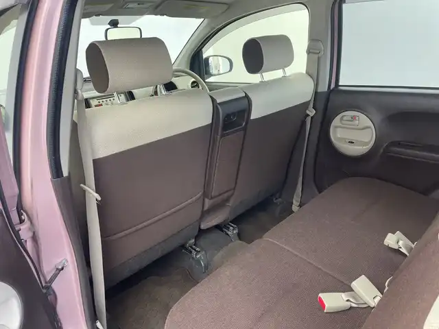トヨタ パッソ プラスハナ Gパッケージ 三重県 2015(平27)年 1.1万km ムースピンクP 禁煙車　/純正ＣＤオーディオ　/オートＡＣ　/フォグ　/電格ミラー　/アイドリングストップ　/リモコンキー　/ベンチシート　/ドアバイザー　/ウィンカーミラー　/フロアマット　/ＡＢＳ　/横滑り防止装置　/ダブルエアバッグ