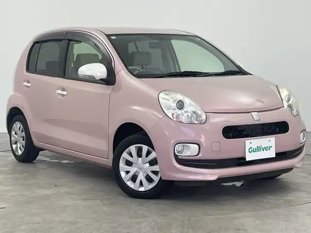 トヨタ パッソ プラスハナ Gパッケージ 三重県 2015(平27)年 1.1万km ムースピンクP 禁煙車　/純正ＣＤオーディオ　/オートＡＣ　/フォグ　/電格ミラー　/アイドリングストップ　/リモコンキー　/ベンチシート　/ドアバイザー　/ウィンカーミラー　/フロアマット　/ＡＢＳ　/横滑り防止装置　/ダブルエアバッグ
