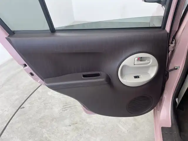 トヨタ パッソ プラスハナ Gパッケージ 三重県 2015(平27)年 1.1万km ムースピンクP 禁煙車　/純正ＣＤオーディオ　/オートＡＣ　/フォグ　/電格ミラー　/アイドリングストップ　/リモコンキー　/ベンチシート　/ドアバイザー　/ウィンカーミラー　/フロアマット　/ＡＢＳ　/横滑り防止装置　/ダブルエアバッグ