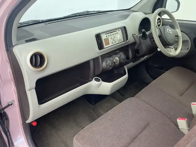 トヨタ パッソ プラスハナ Gパッケージ 三重県 2015(平27)年 1.1万km ムースピンクP 禁煙車　/純正ＣＤオーディオ　/オートＡＣ　/フォグ　/電格ミラー　/アイドリングストップ　/リモコンキー　/ベンチシート　/ドアバイザー　/ウィンカーミラー　/フロアマット　/ＡＢＳ　/横滑り防止装置　/ダブルエアバッグ
