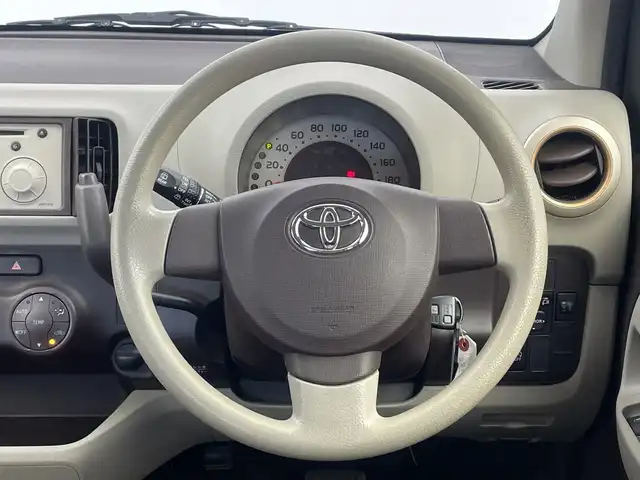 トヨタ パッソ プラスハナ Gパッケージ 三重県 2015(平27)年 1.1万km ムースピンクP 禁煙車　/純正ＣＤオーディオ　/オートＡＣ　/フォグ　/電格ミラー　/アイドリングストップ　/リモコンキー　/ベンチシート　/ドアバイザー　/ウィンカーミラー　/フロアマット　/ＡＢＳ　/横滑り防止装置　/ダブルエアバッグ