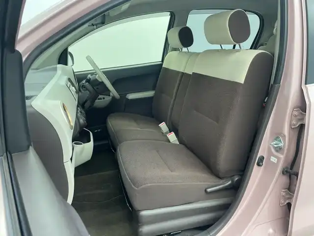 トヨタ パッソ プラスハナ Gパッケージ 三重県 2015(平27)年 1.1万km ムースピンクP 禁煙車　/純正ＣＤオーディオ　/オートＡＣ　/フォグ　/電格ミラー　/アイドリングストップ　/リモコンキー　/ベンチシート　/ドアバイザー　/ウィンカーミラー　/フロアマット　/ＡＢＳ　/横滑り防止装置　/ダブルエアバッグ