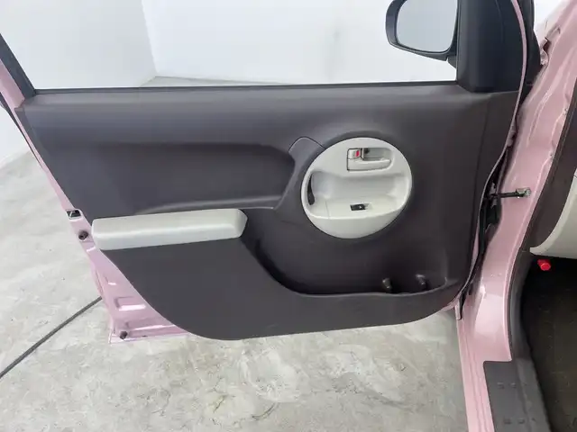 トヨタ パッソ プラスハナ Gパッケージ 三重県 2015(平27)年 1.1万km ムースピンクP 禁煙車　/純正ＣＤオーディオ　/オートＡＣ　/フォグ　/電格ミラー　/アイドリングストップ　/リモコンキー　/ベンチシート　/ドアバイザー　/ウィンカーミラー　/フロアマット　/ＡＢＳ　/横滑り防止装置　/ダブルエアバッグ