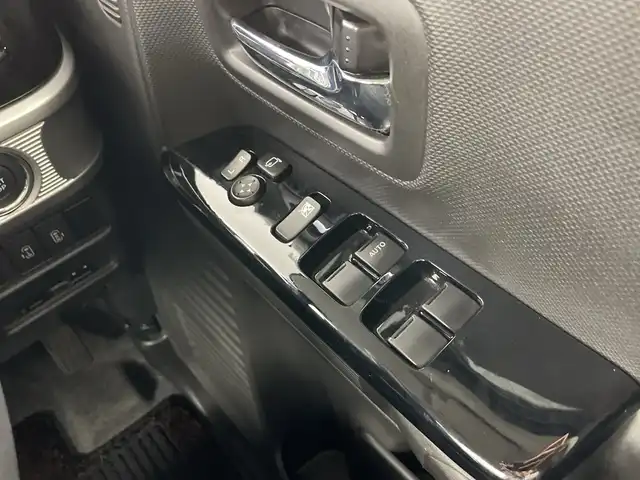 スズキ スペーシア カスタム HYBRID XS ターボ 愛知県 2018(平30)年 5万km ブレイブカーキP 禁煙車/純正8インチナビ/（AM/FM/CD/DVD/Bluetooth/フルセグTV)/全方位カメラ/スズキセーフティサポート/・衝突軽減ブレーキ/・レーンキープアシスト/・クリアランスソナー/・誤発進抑制機能/ＥＴＣ/シートヒーター/両側パワースライドドア/アイドリングストップ/スマートキー/スペアキー有/純正フロアマット/純正15インチアルミホイール/LEDヘッドライト/フロントフォグライト/横滑り防止装置/電動格納ミラー