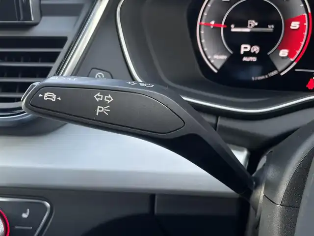 アウディ アウディ Ｑ５ 40TDIクワトロ Sライン 東京都 2021(令3)年 2.9万km 緑 外装色：ディストリクトグリーンメタリック/純正ナビ/３６０°カメラ/ＡＣＣ/半革シート/ハーフレザーシート/ＥＴＣ/スマートキー