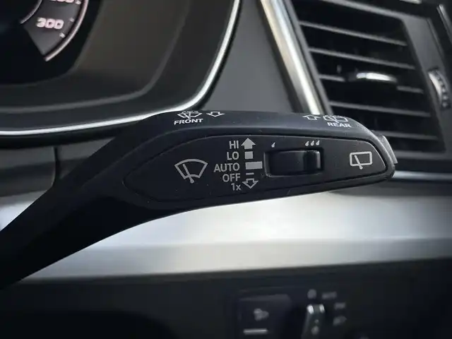 アウディ アウディ Ｑ５ 40TDIクワトロ Sライン 東京都 2021(令3)年 2.9万km 緑 外装色：ディストリクトグリーンメタリック/純正ナビ/３６０°カメラ/ＡＣＣ/半革シート/ハーフレザーシート/ＥＴＣ/スマートキー