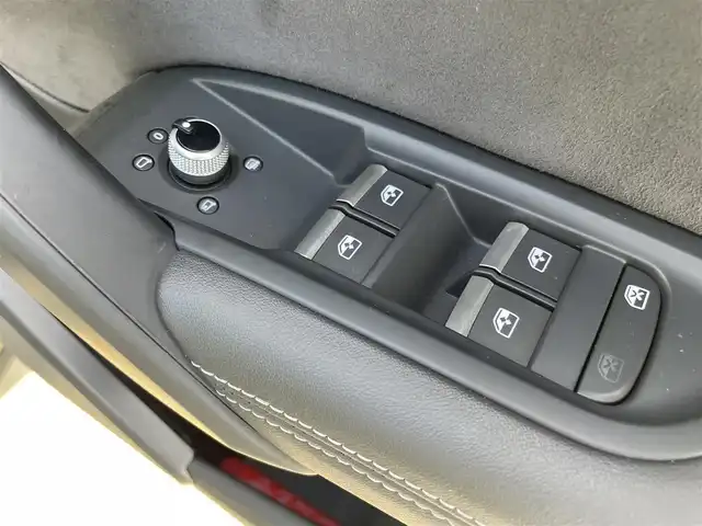 アウディ アウディ Ｑ５ 40TDIクワトロ Sライン 東京都 2021(令3)年 2.9万km 緑 外装色：ディストリクトグリーンメタリック/純正ナビ/３６０°カメラ/ＡＣＣ/半革シート/ハーフレザーシート/ＥＴＣ/スマートキー