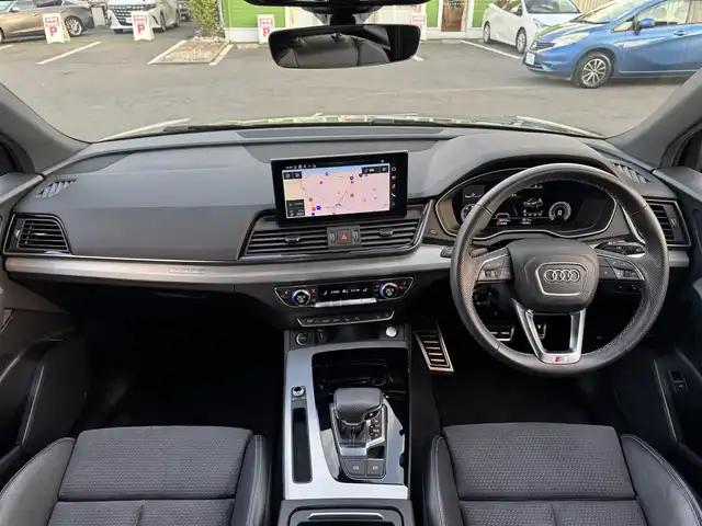 アウディ アウディ Ｑ５ 40TDIクワトロ Sライン 千葉県 2021(令3)年 2.9万km 緑 外装色：ディストリクトグリーンメタリック/4WD/ターボ/純正ナビ/360°カメラ/AM/FM/BT/AppleCarPlay/AndroidAuto/アダプティブクルーズコントロール/レーンキープアシスト/ブラインドスポットモニター/パーキングアシスト/前後コーナーセンサー/ダウンヒルアシストコントロール/オートマチックハイビーム/ハーフレザーシート/D+N席パワーシート/全席シートヒーター/D席メモリーシート/電動リアゲート/アイドリングストップ/インテリアライト/純正20インチAW/LEDヘッドライト/リアフォグランプ/ルーフレール