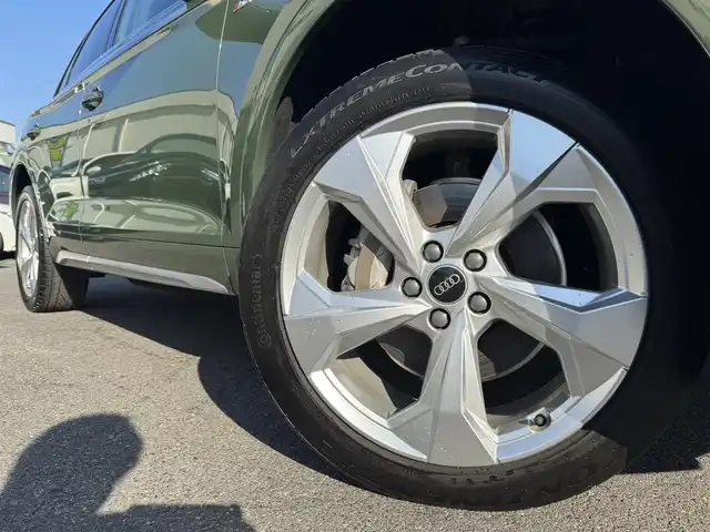 アウディ アウディ Ｑ５ 40TDIクワトロ Sライン 千葉県 2021(令3)年 2.9万km 緑 外装色：ディストリクトグリーンメタリック/4WD/ターボ/純正ナビ/360°カメラ/AM/FM/BT/AppleCarPlay/AndroidAuto/アダプティブクルーズコントロール/レーンキープアシスト/ブラインドスポットモニター/パーキングアシスト/前後コーナーセンサー/ダウンヒルアシストコントロール/オートマチックハイビーム/ハーフレザーシート/D+N席パワーシート/全席シートヒーター/D席メモリーシート/電動リアゲート/アイドリングストップ/インテリアライト/純正20インチAW/LEDヘッドライト/リアフォグランプ/ルーフレール