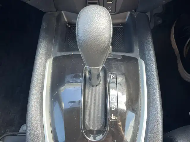 日産 エクストレイル ハイブリッド 20X エマージェンシーブレーキ 滋賀県 2015(平27)年 8.3万km スチールブルー 純正ナビ/(Bluetooth/フルセグ/CD/DVD)/4WD/アラウンドビューモニター/エマージェンシーブレーキ/クルーズコントロール/レーンキープアシスト/クリアランスソナー/電動リアゲート/LEDオートライト/フォグ/レザーシート/前席シートヒーター/前後ドライブレコーダー/ETC/USB/センターデフロック/ダウンヒルアシスト