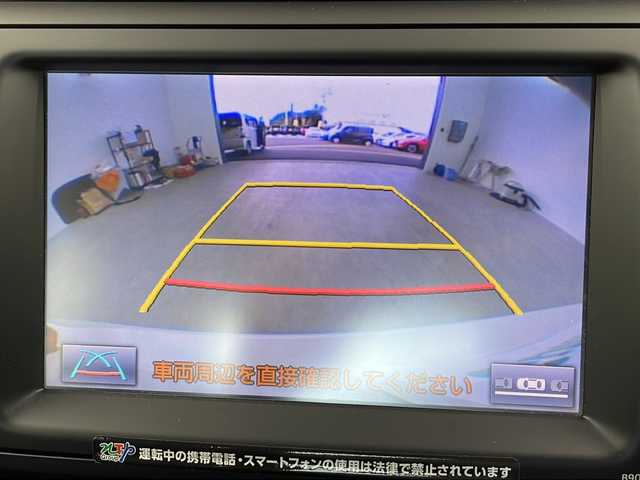 トヨタ カムリ ハイブリット Gパッケージ プレミアムブラック 愛知県 2016(平28)年 6.2万km ホワイトパールクリスタルシャイン /禁煙車//純正ナビ//バックカメラ//フルセグTV//ビルトインETC・ドライブレコーダー//純正17インチアルミホイール//プリクラッシュセーフティ//レーダークルーズコントロール//ブラインドスポットモニター(BSM)//レーンディパーチャーアラート(LDA)//ヒルスタートアシスト//横滑り防止//オートマチックハイビーム//LEDヘッドライト//オートライト//専用合皮+ファブリックコンビシート//運転席パワーシート//内装ダークブラウン木目調加飾//ナノイー//革巻きステアリング//ステアリングスイッチ//プッシュスタート//電動格納ミラーウィンカー//イモビライザー//純正フロアマット//スペアキー1本