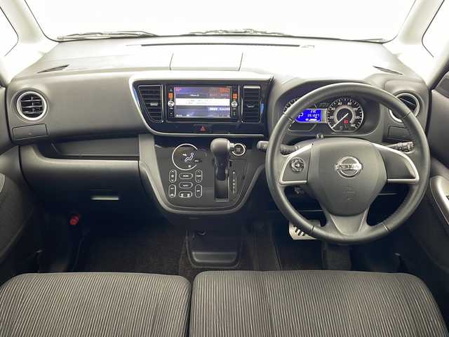 日産 デイズ ルークス ハイウェイスターターボ 千葉県 2015(平27)年 5.2万km ホワイトパール 禁煙車/純正SDナビ【MP314D-W】/(TV/Bluetooth/FM/AM/SD/CD/DVD/AUX/USB)/全方位カメラ/ドライブレコーダー(前方のみ)/両側パワースライドドア/社外ETC/LEDヘッドライト/フォグランプ/ステアリングスイッチ/純正15インチアルミホイール/純正フロアマット/オートライト/電動格納ウィンカーミラー/ドアバイザー/サンシェード/後席テーブル/プッシュスタート/スマートキー/横滑り防止装置/エアバッグ(W+サイド)