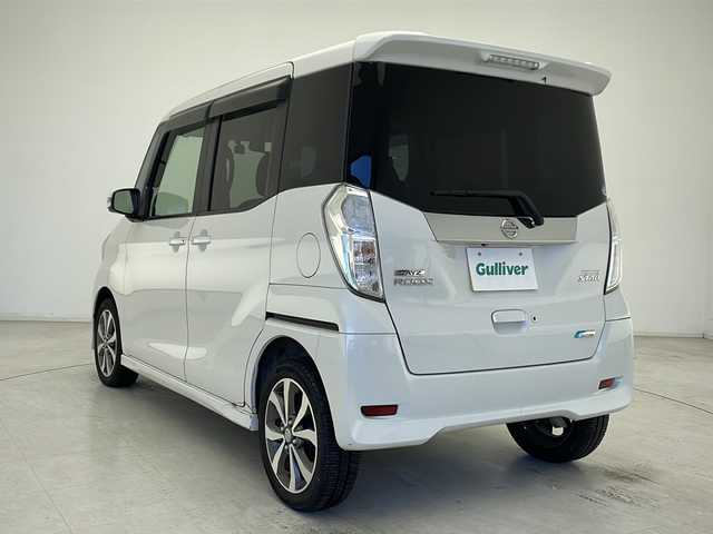 日産 デイズ ルークス ハイウェイスターターボ 千葉県 2015(平27)年 5.2万km ホワイトパール 禁煙車/純正SDナビ【MP314D-W】/(TV/Bluetooth/FM/AM/SD/CD/DVD/AUX/USB)/全方位カメラ/ドライブレコーダー(前方のみ)/両側パワースライドドア/社外ETC/LEDヘッドライト/フォグランプ/ステアリングスイッチ/純正15インチアルミホイール/純正フロアマット/オートライト/電動格納ウィンカーミラー/ドアバイザー/サンシェード/後席テーブル/プッシュスタート/スマートキー/横滑り防止装置/エアバッグ(W+サイド)