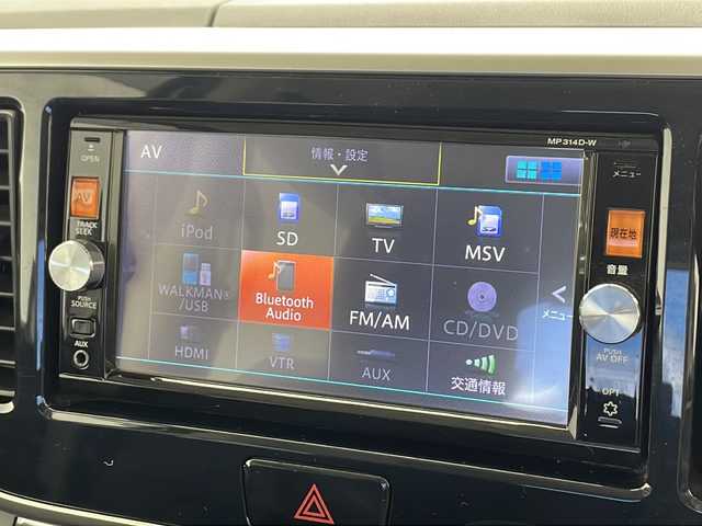 日産 デイズ ルークス ハイウェイスターターボ 千葉県 2015(平27)年 5.2万km ホワイトパール 禁煙車/純正SDナビ【MP314D-W】/(TV/Bluetooth/FM/AM/SD/CD/DVD/AUX/USB)/全方位カメラ/ドライブレコーダー(前方のみ)/両側パワースライドドア/社外ETC/LEDヘッドライト/フォグランプ/ステアリングスイッチ/純正15インチアルミホイール/純正フロアマット/オートライト/電動格納ウィンカーミラー/ドアバイザー/サンシェード/後席テーブル/プッシュスタート/スマートキー/横滑り防止装置/エアバッグ(W+サイド)