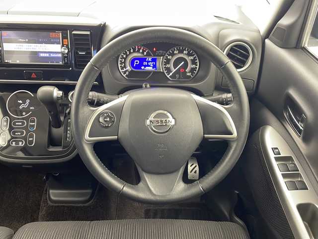 日産 デイズ ルークス ハイウェイスターターボ 千葉県 2015(平27)年 5.2万km ホワイトパール 禁煙車/純正SDナビ【MP314D-W】/(TV/Bluetooth/FM/AM/SD/CD/DVD/AUX/USB)/全方位カメラ/ドライブレコーダー(前方のみ)/両側パワースライドドア/社外ETC/LEDヘッドライト/フォグランプ/ステアリングスイッチ/純正15インチアルミホイール/純正フロアマット/オートライト/電動格納ウィンカーミラー/ドアバイザー/サンシェード/後席テーブル/プッシュスタート/スマートキー/横滑り防止装置/エアバッグ(W+サイド)