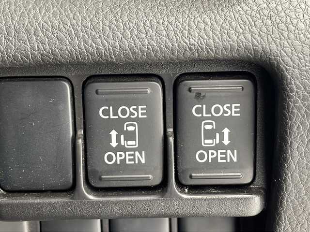 日産 デイズ ルークス ハイウェイスターターボ 千葉県 2015(平27)年 5.2万km ホワイトパール 禁煙車/純正SDナビ【MP314D-W】/(TV/Bluetooth/FM/AM/SD/CD/DVD/AUX/USB)/全方位カメラ/ドライブレコーダー(前方のみ)/両側パワースライドドア/社外ETC/LEDヘッドライト/フォグランプ/ステアリングスイッチ/純正15インチアルミホイール/純正フロアマット/オートライト/電動格納ウィンカーミラー/ドアバイザー/サンシェード/後席テーブル/プッシュスタート/スマートキー/横滑り防止装置/エアバッグ(W+サイド)