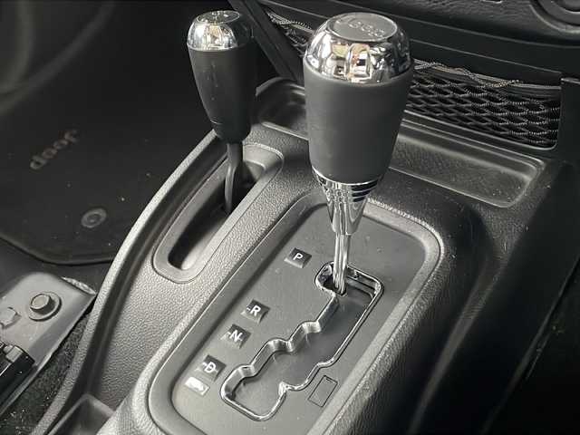 クライスラー・ジープ ジープ ラングラー アンリミテッド サハラ 広島県 2016(平28)年 5.2万km ブラック OP黒革シート/シートヒーター/サイドビューモニター/ヒルディセントコントロール/クルーズコントロール/社外ナビ（DVD/Bluetooth/フルセグTV）/オートライト/純正18インチAW/ETC/リモコンキー