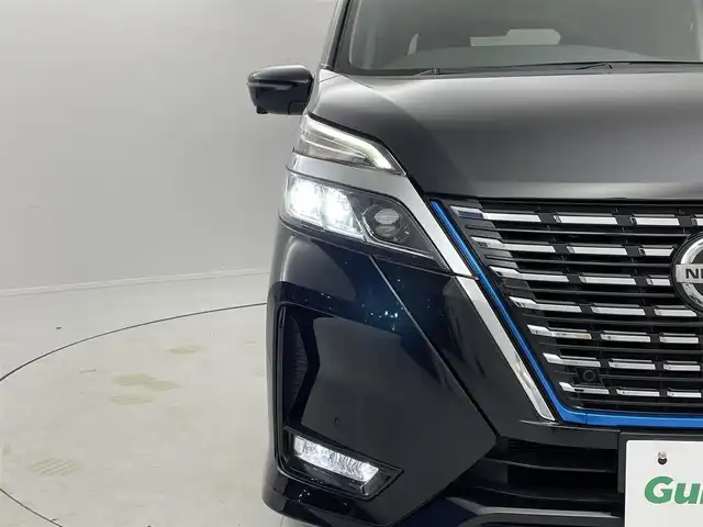 日産 セレナ e－パワー ハイウェイスター V 茨城県 2022(令4)年 4.9万km ダイヤモンドブラック 純正１０型ナビ　全方位カメラ　スマートルームミラー　プロパイロット　シートヒーター　ステアリングヒーター　両側パワースライドドア　レーンキープアシスト　ＬＥＤヘッドランプ　フォグランプ　ＥＴＣ