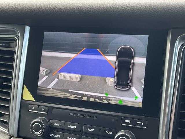 ポルシェ マカン 埼玉県 2016(平28)年 3.6万km 白 灰半革シート/純正HDDナビ/(Bluetooth/USB/CD/DVD)/バック／サイドカメラ/オートクルーズコントロール/前後パーキングセンサー/レーンキープアシスト/純正１９インチアルミホイール/ＨＩＤヘッドライト/ＥＴＣ/ドライブレコーダー