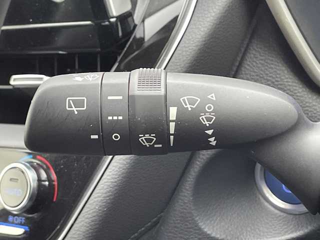 トヨタ カローラ クロス ハイブリッド Z 千葉県 2023(令5)年 2.3万km アティチュードブラックマイカ DNクレーム/純正オーディオ（ＢＴ／ＦＭ／ＡＭ、アップルカーケア、アンドロイドオート）/革ステアリング/ステアリングリモコン/前席社外ラバー調フロアマット/純正ＡＷ/ＬＥＤヘッドライト/純正ＥＴＣ/社外前後ドラレコ