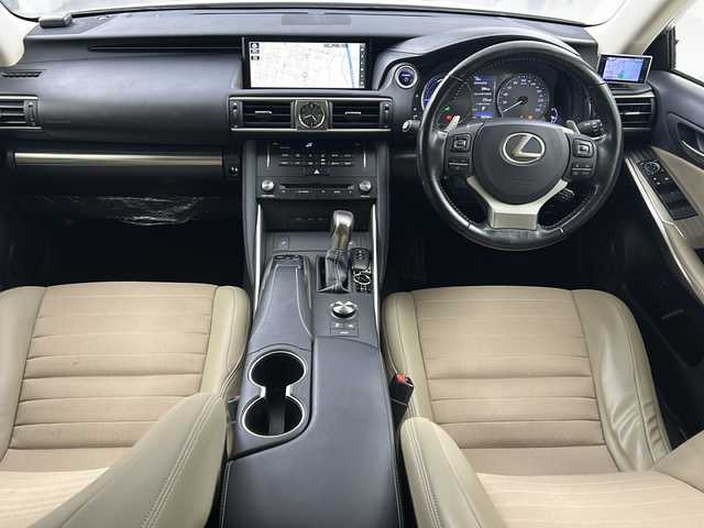 レクサス ＩＳ 300h 福島県 2017(平29)年 7.9万km ソニッククォーツ /禁煙車//レーダークルーズコントロール//クリアランスソナー//純正ナビ//ＢＳＭ//シートヒーター//ステアリングヒーター//フルセグＴＶ・CD・DVD・BT・MSV・AUX//パドルシフト//ＧＰＳレーダー//ＬＥＤライト//オートハイビーム//ステアリングリモコン//スマートキー//取説・保証書