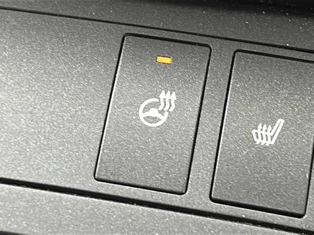 レクサス ＩＳ 300h 福島県 2017(平29)年 7.9万km ソニッククォーツ /禁煙車//レーダークルーズコントロール//クリアランスソナー//純正ナビ//ＢＳＭ//シートヒーター//ステアリングヒーター//フルセグＴＶ・CD・DVD・BT・MSV・AUX//パドルシフト//ＧＰＳレーダー//ＬＥＤライト//オートハイビーム//ステアリングリモコン//スマートキー//取説・保証書