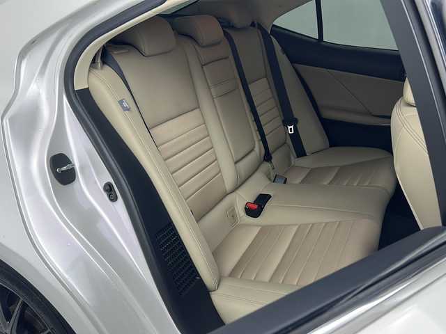 レクサス ＩＳ 300h 福島県 2017(平29)年 7.9万km ソニッククォーツ /禁煙車//レーダークルーズコントロール//クリアランスソナー//純正ナビ//ＢＳＭ//シートヒーター//ステアリングヒーター//フルセグＴＶ・CD・DVD・BT・MSV・AUX//パドルシフト//ＧＰＳレーダー//ＬＥＤライト//オートハイビーム//ステアリングリモコン//スマートキー//取説・保証書