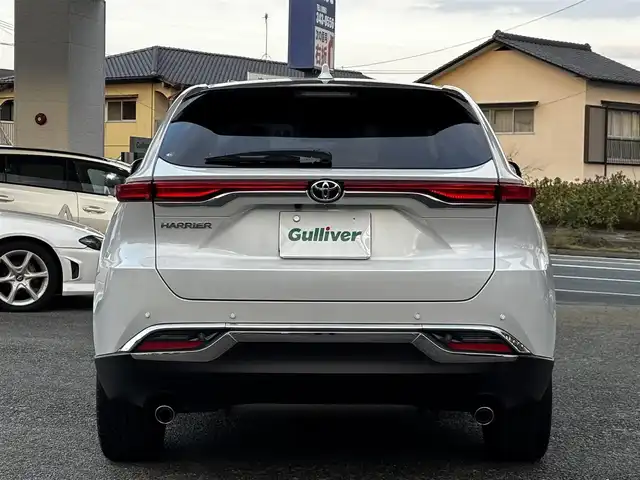 トヨタ ハリアー S 熊本県 2025(令7)年 1.9万km プラチナホワイトパールマイカ 純正ディスプレイオーディオ/【ナビ機能付き/フルセグＴＶ/Bluetooth再生】/バックカメラ/プリクラッシュセーフティシステム/レーントレーシングアシスト/クリアランスソナー/レーダークルーズコントロール/ロードサインアシスト/先行車発進告知/オートハイビーム/LEDオートライト/純正19インチAW/ビルトインETC/保証書/取扱説明書