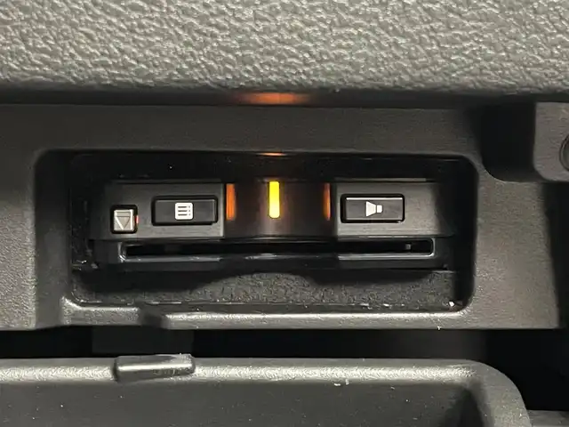 日産 セレナ ニスモ 埼玉県 2018(平30)年 7.1万km ダイヤモンドブラック プロパイロット　社外９インチナビ　フリップダウンモニター　アラウンドビューモニター　ＥＴＣ　レーダークルーズ　インテリジェントルームミラー　ＨＤＭＩ　純正アルミホイール　スマートキー　オートハイビーム