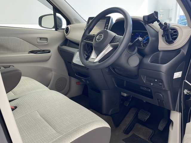 日産 デイズ X 沖縄県 2020(令2)年 5.2万km ブラック 純正９インチナビ(MM320D-L)　/(フルセグＴＶ　ＣＤ　ＤＶＤ　Bluetooth)　/アラウンドビューモニター/ＥＴＣ　/ドライブレコーダー/ステアリングスイッチ　/スマートキー　/スペアキー　/プッシュスタート/ＬＥＤヘッドライト/オートライト　/純正14インチアルミホイール/純正フロアマット/アイドリングストップ/クリアランスソナー/ドアバイザー/取扱説明書