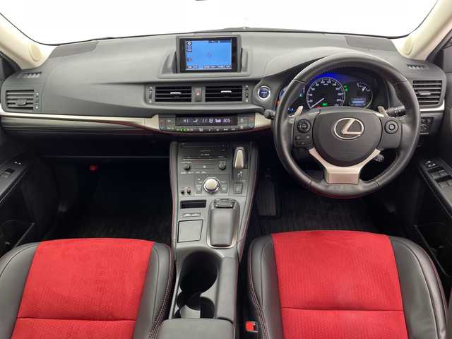 レクサス ＣＴ 200h クールツーリングスタイル 千葉県 2016(平28)年 3.5万km ソニッククォーツ CoolTouringStyle専用/フロンスピンドルグリル/レッドブラックシート/アルミホイール/純正メーカーナビ/バックカメラ/ビルトインETC/クルーズコントロール/LEDヘッドライト/LEDフォグランプ/前席シートヒーター/前席パワーシート/オートライト/純正フロアマット/横滑り防止装置/スマートキー/プッシュスタート