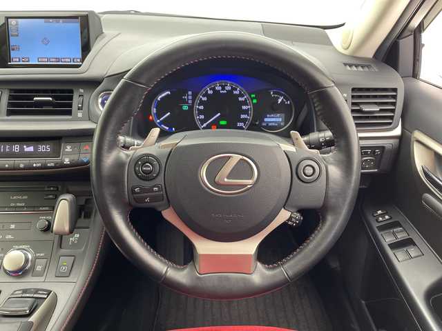 レクサス ＣＴ 200h クールツーリングスタイル 千葉県 2016(平28)年 3.5万km ソニッククォーツ CoolTouringStyle専用/フロンスピンドルグリル/レッドブラックシート/アルミホイール/純正メーカーナビ/バックカメラ/ビルトインETC/クルーズコントロール/LEDヘッドライト/LEDフォグランプ/前席シートヒーター/前席パワーシート/オートライト/純正フロアマット/横滑り防止装置/スマートキー/プッシュスタート