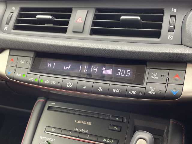 レクサス ＣＴ 200h クールツーリングスタイル 千葉県 2016(平28)年 3.5万km ソニッククォーツ CoolTouringStyle専用/フロンスピンドルグリル/レッドブラックシート/アルミホイール/純正メーカーナビ/バックカメラ/ビルトインETC/クルーズコントロール/LEDヘッドライト/LEDフォグランプ/前席シートヒーター/前席パワーシート/オートライト/純正フロアマット/横滑り防止装置/スマートキー/プッシュスタート